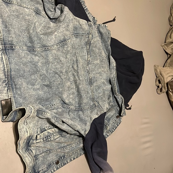 Hollister Jackets & Blazers - It hasn’t been worn much and it’s practically brand new